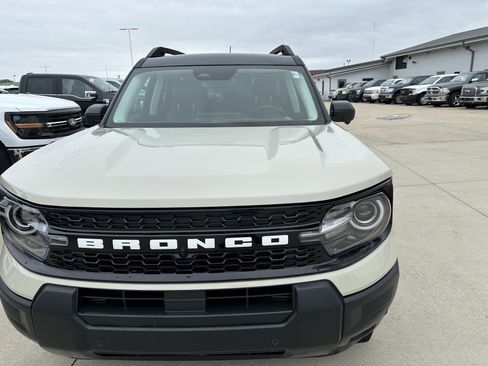Used 2025 Ford Bronco Sport Outer Banks w/ Outer Banks Tech Package+ AWD/4WD image 2