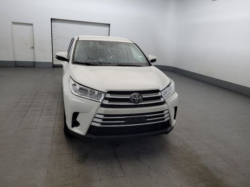 Used 2019 Toyota Highlander LE AWD/4WD image 14