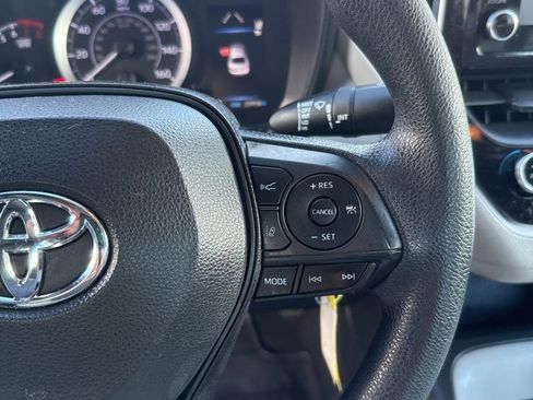 Used 2020 Toyota Corolla LE image 31