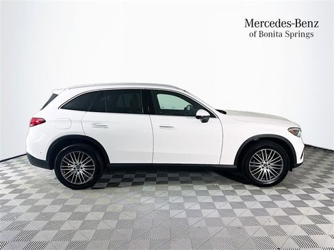 Certified 2025 Mercedes-Benz GLC 300 image 8