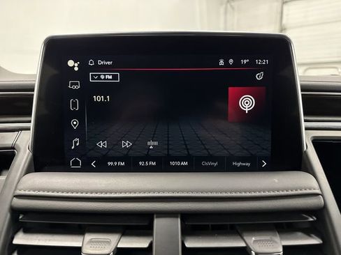 Used 2024 GMC Yukon XL SLE image 16