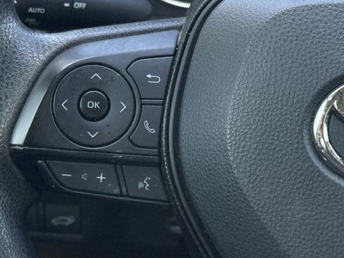 Used 2020 Toyota RAV4 XLE w/ Convenience Package FWD image 14