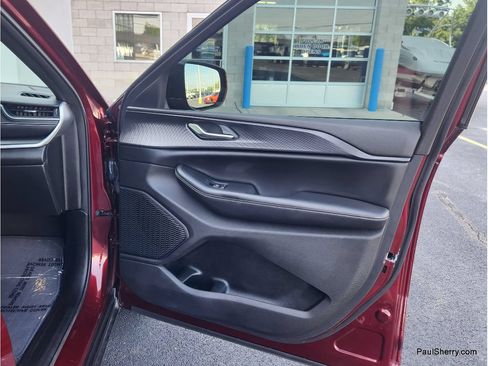 Used 2023 Jeep Grand Cherokee Altitude AWD/4WD image 39