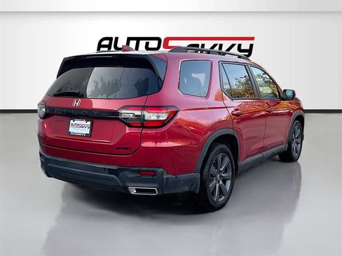 Used 2023 Honda Pilot Sport image 7