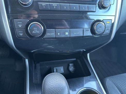 Used 2014 Nissan Altima 2.5 SV image 15