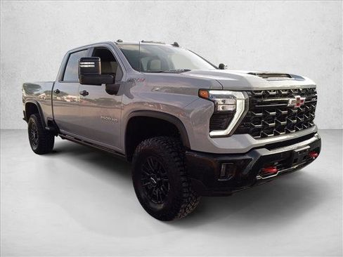 Used 2025 Chevrolet Silverado 2500 ZR2 w/ Technology Package AWD/4WD image 3