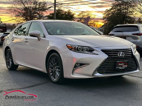 Used 2018 Lexus ES 350 w/ Navigation System Package image 37