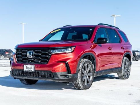 Used 2025 Honda Pilot Sport image 2