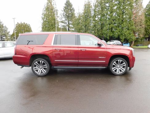 Used 2020 GMC Yukon XL Denali w/ Denali Premium Package image 22