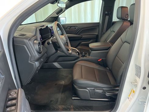 Used 2024 Chevrolet Colorado Trail Boss w/ Advanced Trailering Package AWD/4WD image 3