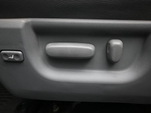 Used 2017 Toyota Sequoia Platinum AWD/4WD image 10