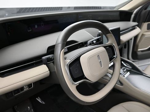 Used 2024 Lincoln Nautilus Premier AWD/4WD image 15