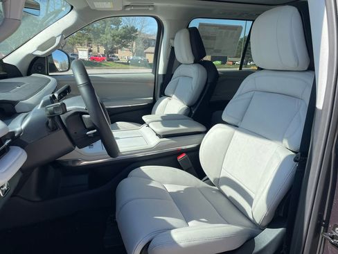 New 2026 Lincoln Navigator Reserve w/ Jet Appearance Package AWD/4WD image 9