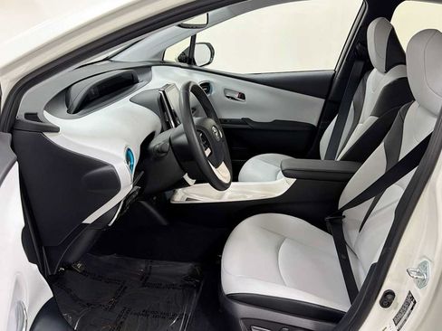 Certified 2017 Toyota Prius Prime Advanced w/ Carpet Mat Package FWD image 13