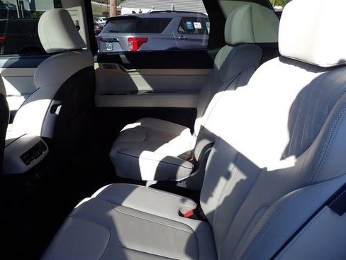 Used 2023 Hyundai Palisade Limited image 17