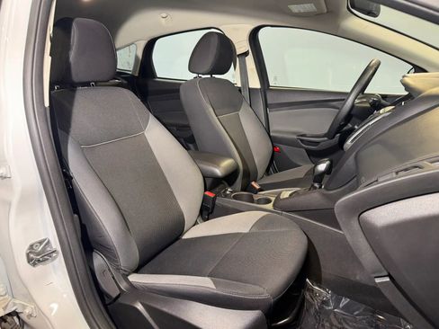 Used 2014 Ford Focus SE FWD image 24