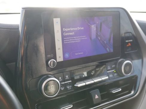 Used 2023 Toyota Highlander LE FWD image 24