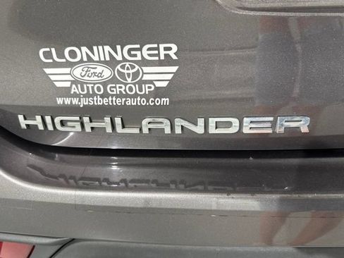 Used 2021 Toyota Highlander XLE FWD image 9