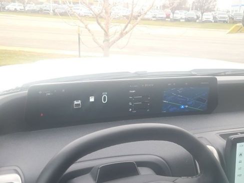 Used 2025 Ford Expedition Active image 34