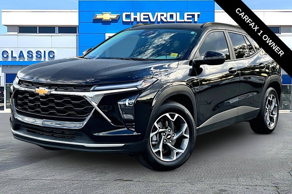 Used 2025 Chevrolet Trax LT w/ Driver Confidence Package FWD image 2
