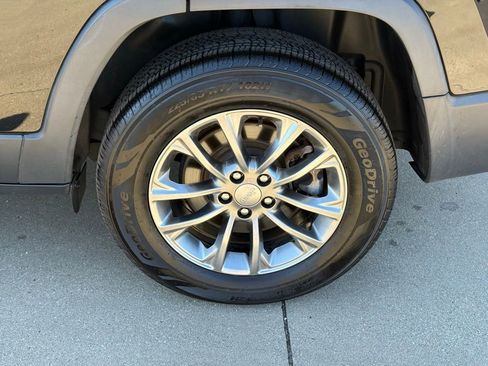 Used 2021 Jeep Cherokee Latitude Lux w/ Sun & Sound Group image 11