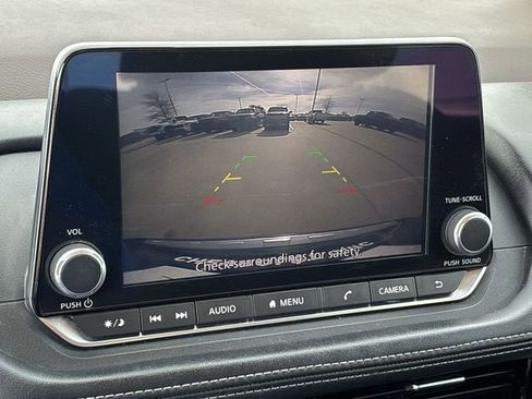 Used 2022 Nissan Rogue SV image 13