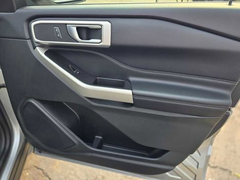 Used 2022 Ford Explorer XLT w/ Equipment Group 202A image 28