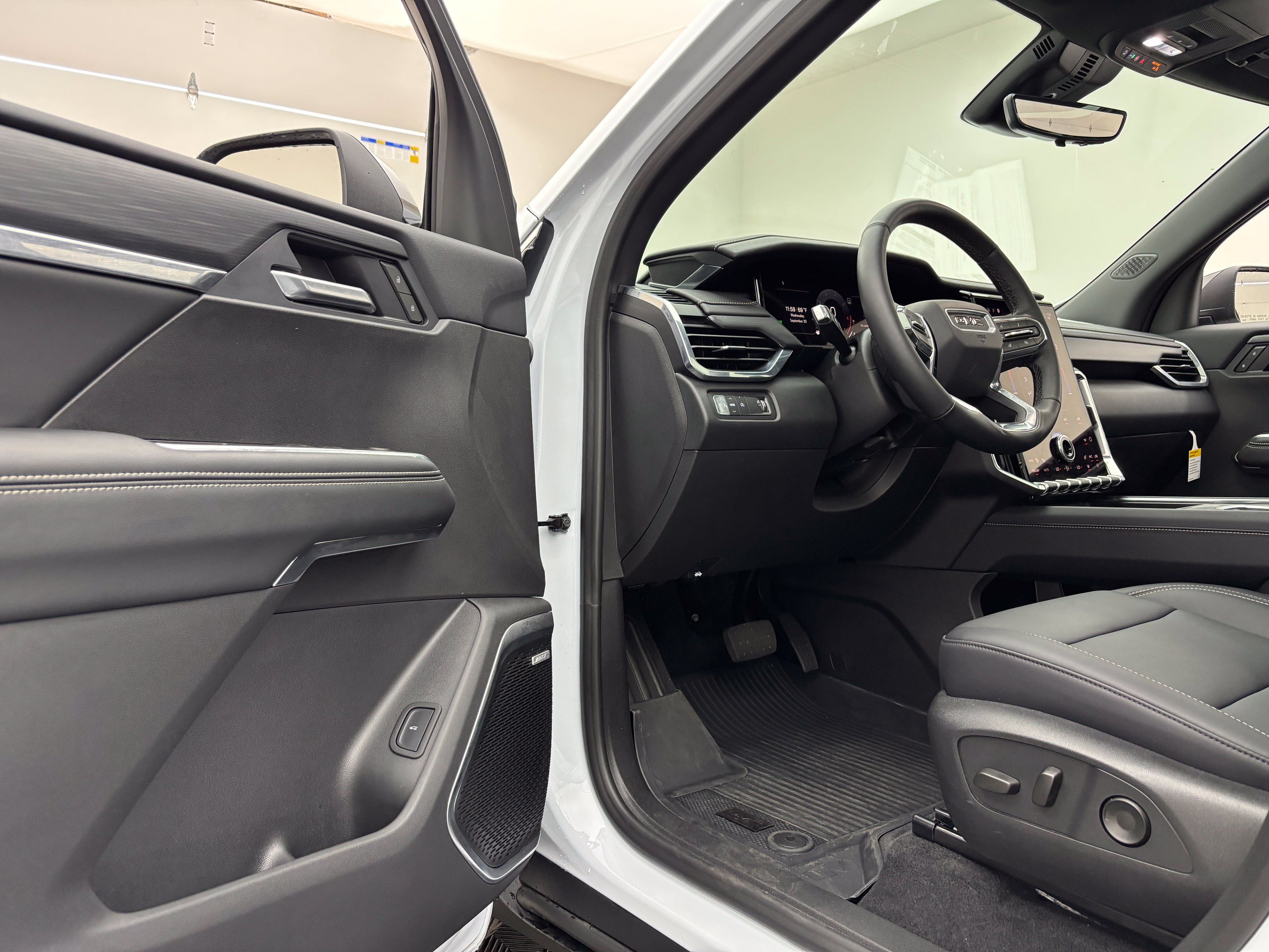 New 2026 GMC Acadia Elevation w/ Elevation Premium Package FWD image 18