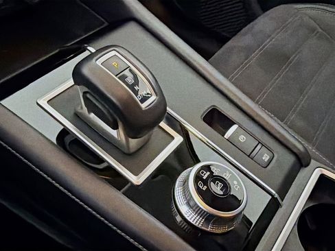 Used 2024 Mitsubishi Outlander SE image 16