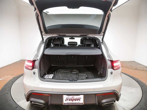 Certified 2026 Porsche Macan AWD/4WD image 31
