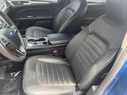 Used 2017 Ford Fusion SE w/ Fusion SE Technology Package FWD image 9