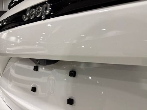Certified 2022 Jeep Grand Cherokee Limited AWD/4WD image 15