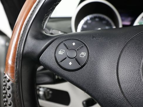 Used 2010 Mercedes-Benz SLK 350 image 23