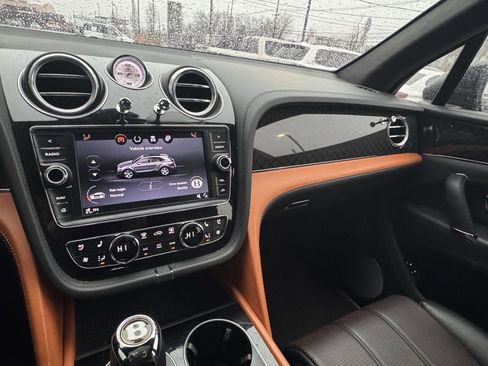 Used 2020 Bentley Bentayga image 20