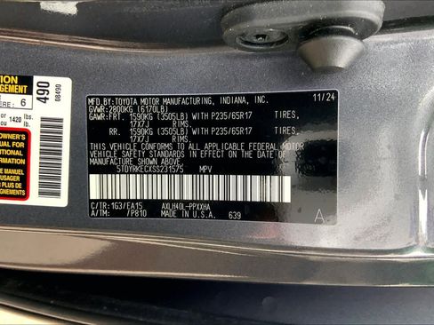 Used 2025 Toyota Sienna XLE image 34