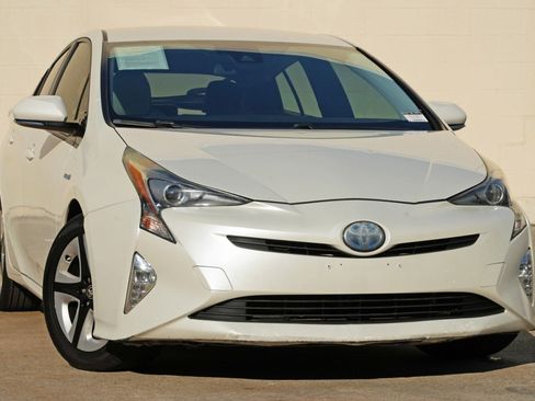 Used 2017 Toyota Prius Three Touring w/ Carpet Mat Package FWD image 2
