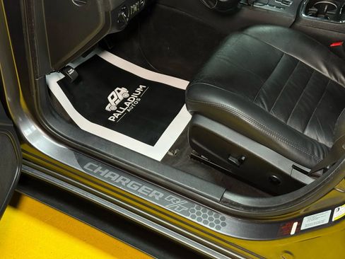 Used 2014 Dodge Charger R/T w/ Blacktop Package image 32