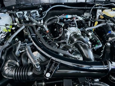 Used 2025 Ford Bronco Badlands image 26