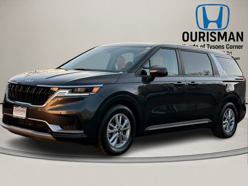 Used 2023 Kia Carnival LX image 2