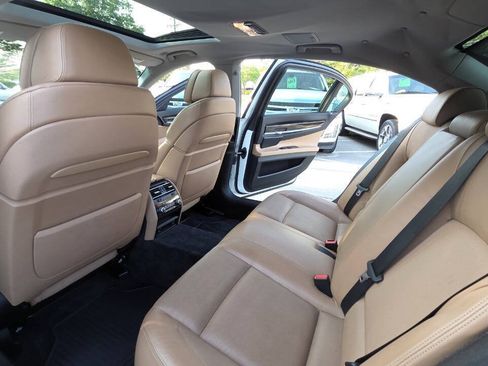 Used 2011 BMW 750Li xDrive AWD/4WD image 38