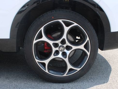 Used 2025 Alfa Romeo Tonale w/ Premium Package AWD/4WD image 36