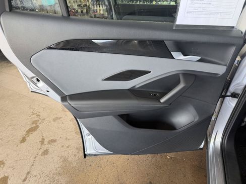 Used 2025 Volkswagen Tiguan SE FWD image 20