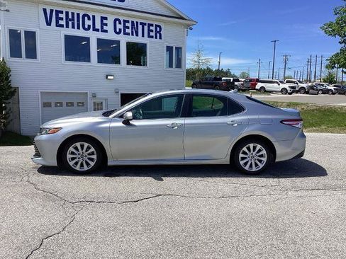 Used 2019 Toyota Camry LE FWD image 3