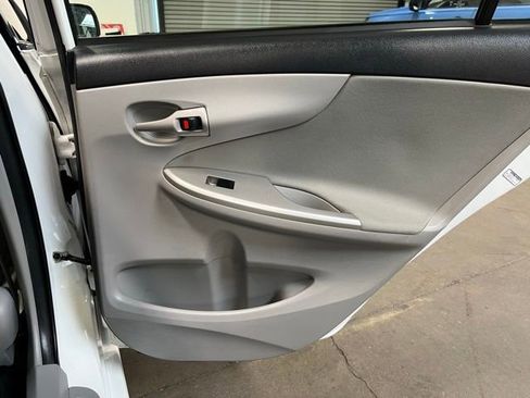 Used 2011 Toyota Corolla LE FWD image 13