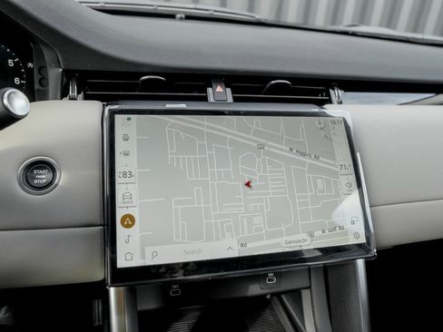 Used 2025 Land Rover Discovery Sport S image 13