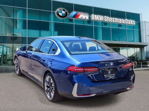Used 2026 BMW 530i RWD image 6