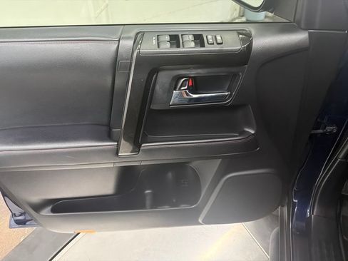 Used 2021 Toyota 4Runner TRD Off-Road Premium w/ Moonroof Package AWD/4WD image 18
