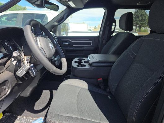 Used 2025 RAM 2500 Big Horn AWD/4WD image 3
