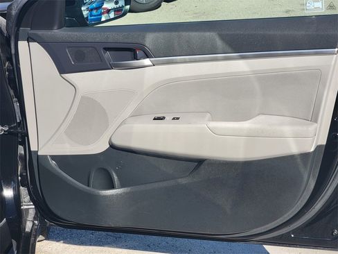 Used 2020 Hyundai Elantra SEL image 21