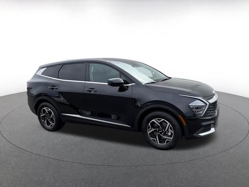 Used 2025 Kia Sportage LX FWD image 2